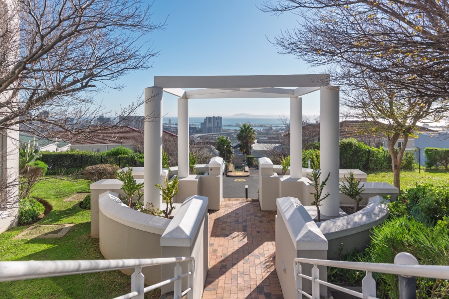 To Let 2 Bedroom Property for Rent in Vredehoek Western Cape